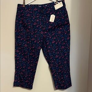 St Johns Bay mid-rise capri easy fit hips/thighs pockets all around size 18T NWT